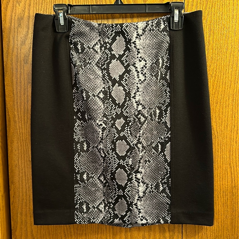 MICHAEL Michael Kors size 6 black skirt.